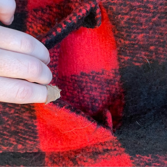 Steve Madden red plaid scarf with pockets - Picture 2 of 3